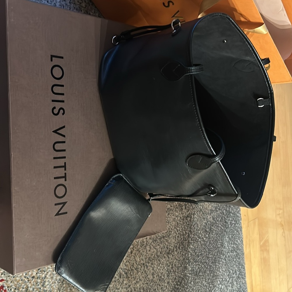 Louis Vuitton Black Leather Tote Bag - Picture 7 of 7